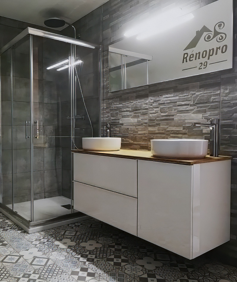 Création salle de bain. Rénopro, électricien plombier chauffagiste dans le Finistère